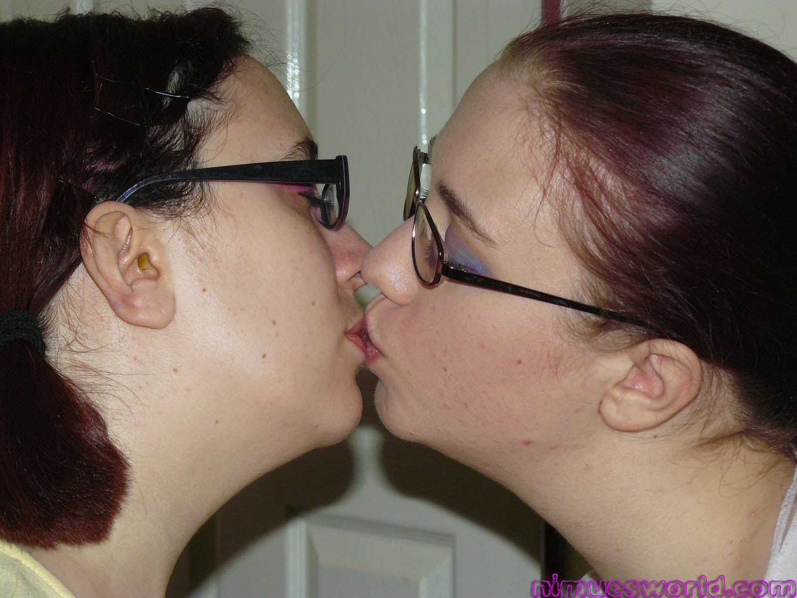 ウクライナのアマチュアガールフレンドのレズビアンベイブのロージーとニムエのキスとプッシーを舐めるI
 #77869907