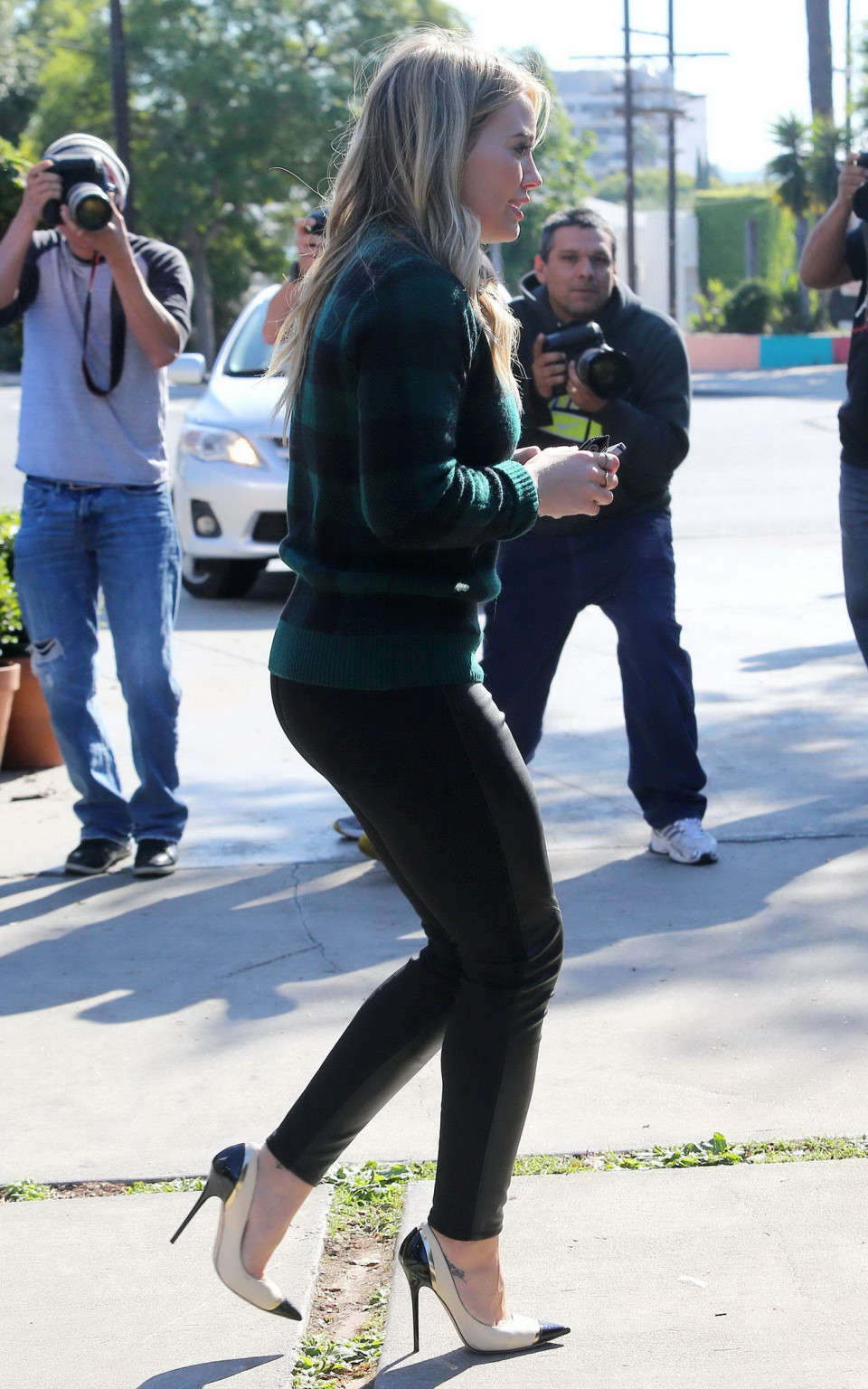 Hilary Duff showing off her ass in tight pants out in LA