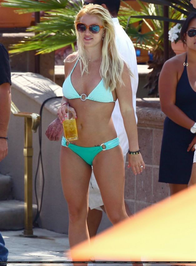 Britney Spears in shape again showing her incredible body