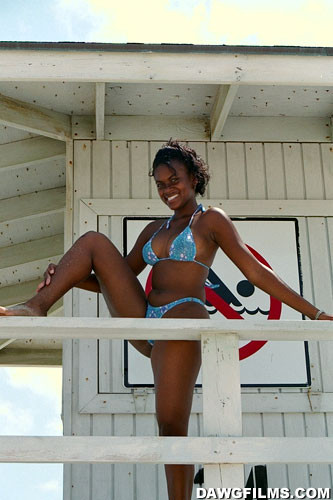 Schwarzer Bikini Babe Beute am Strand Frühling Pause
 #73212135