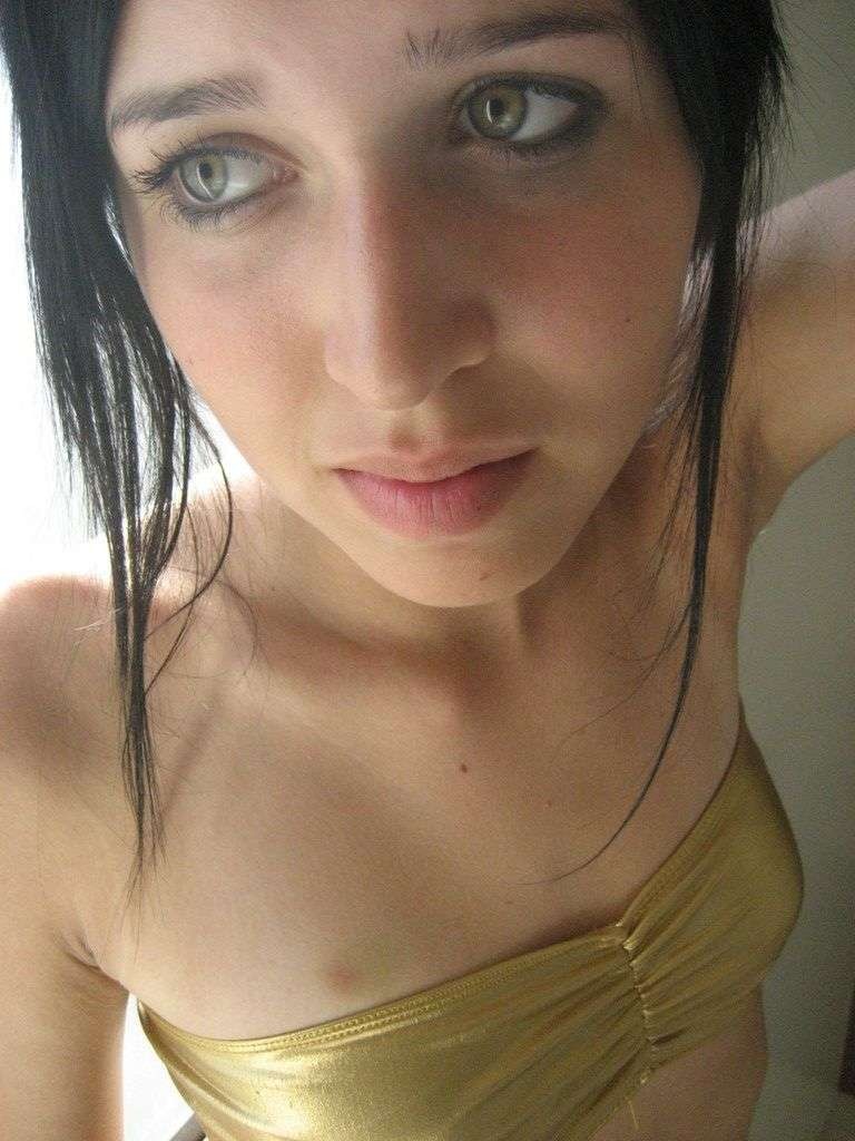Photos of a dark-haired amateur chick #75706592