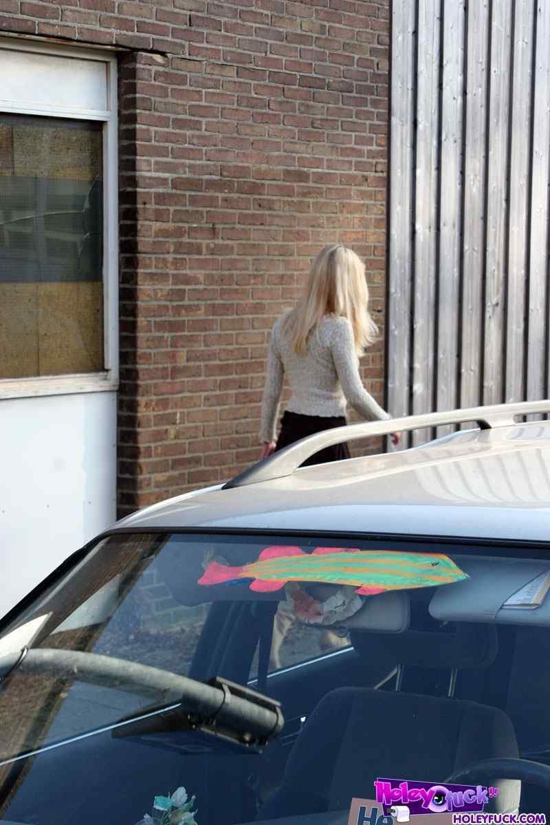 Una puta chupando y follando una polla a través de un glory hole
 #74434224