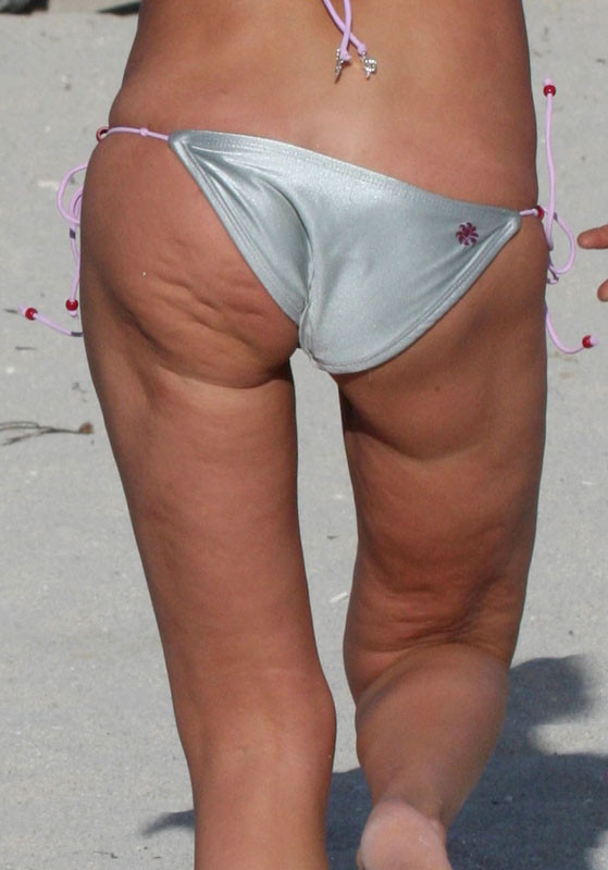 Tara Reid im Bikini, der kaum ihre Brüste bedeckt
 #75394130