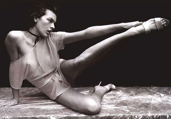 Milla jovovich montre ses seins
 #75444791