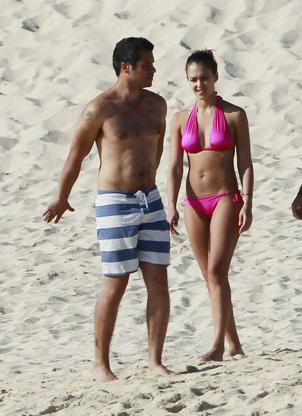 Jessica Alba indossa un sexy bikini rosa a Cabo San Lucas
 #75277396
