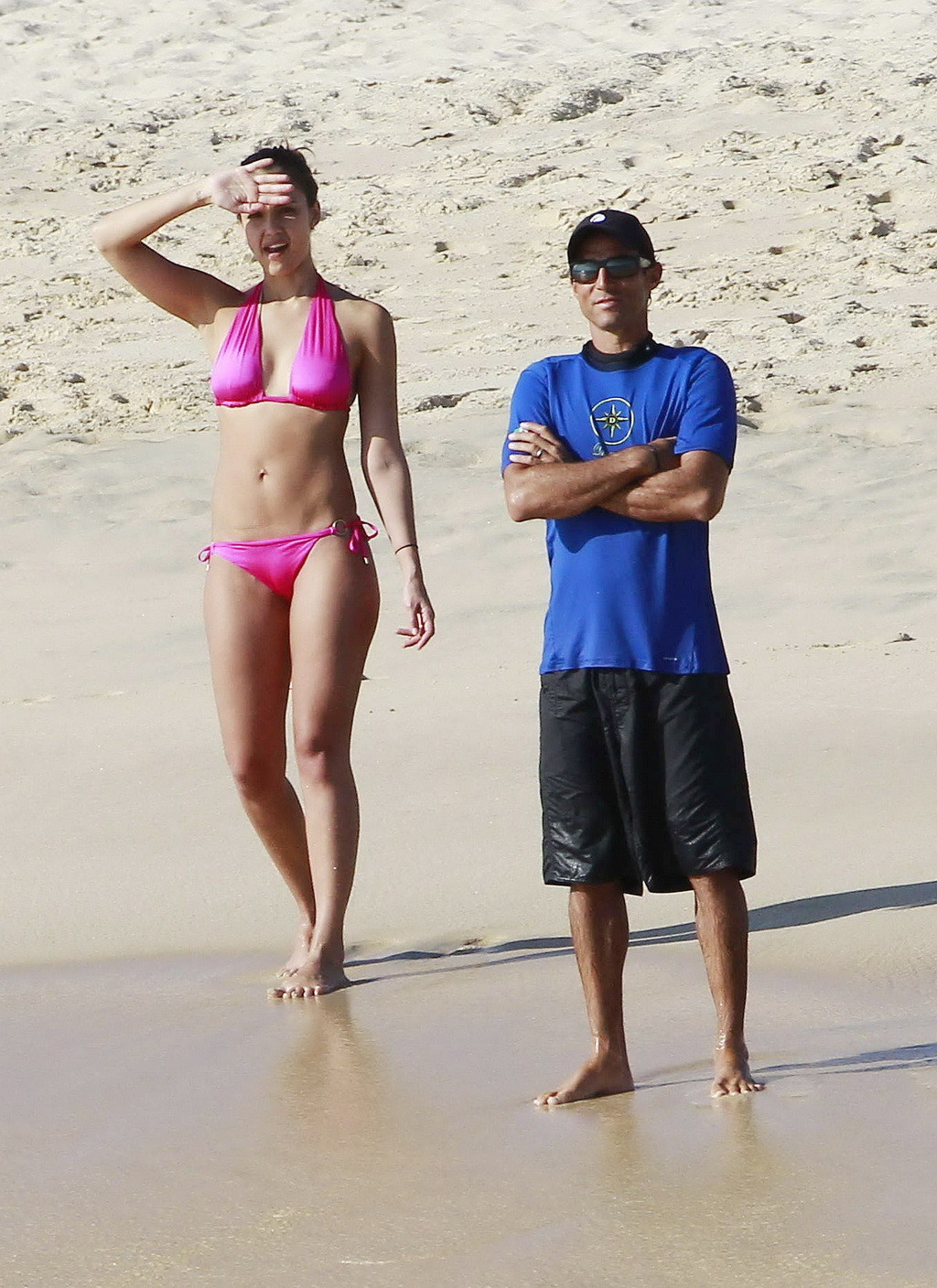 Jessica alba trägt einen sexy rosa Bikini in Cabo San Lucas
 #75277403