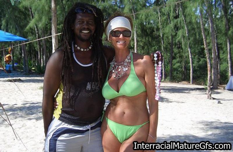 Interracial reifen Freundinnen unter schwarzen Schwanz
 #67703938