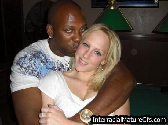 Novias maduras interraciales tomando pollas negras
 #67704008