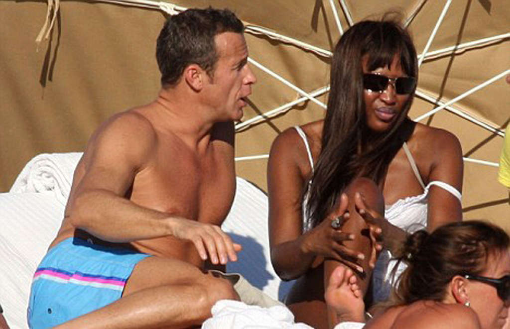 Naomi campbell che mostra il suo corpo super modello e il suo culo sexy
 #75373918