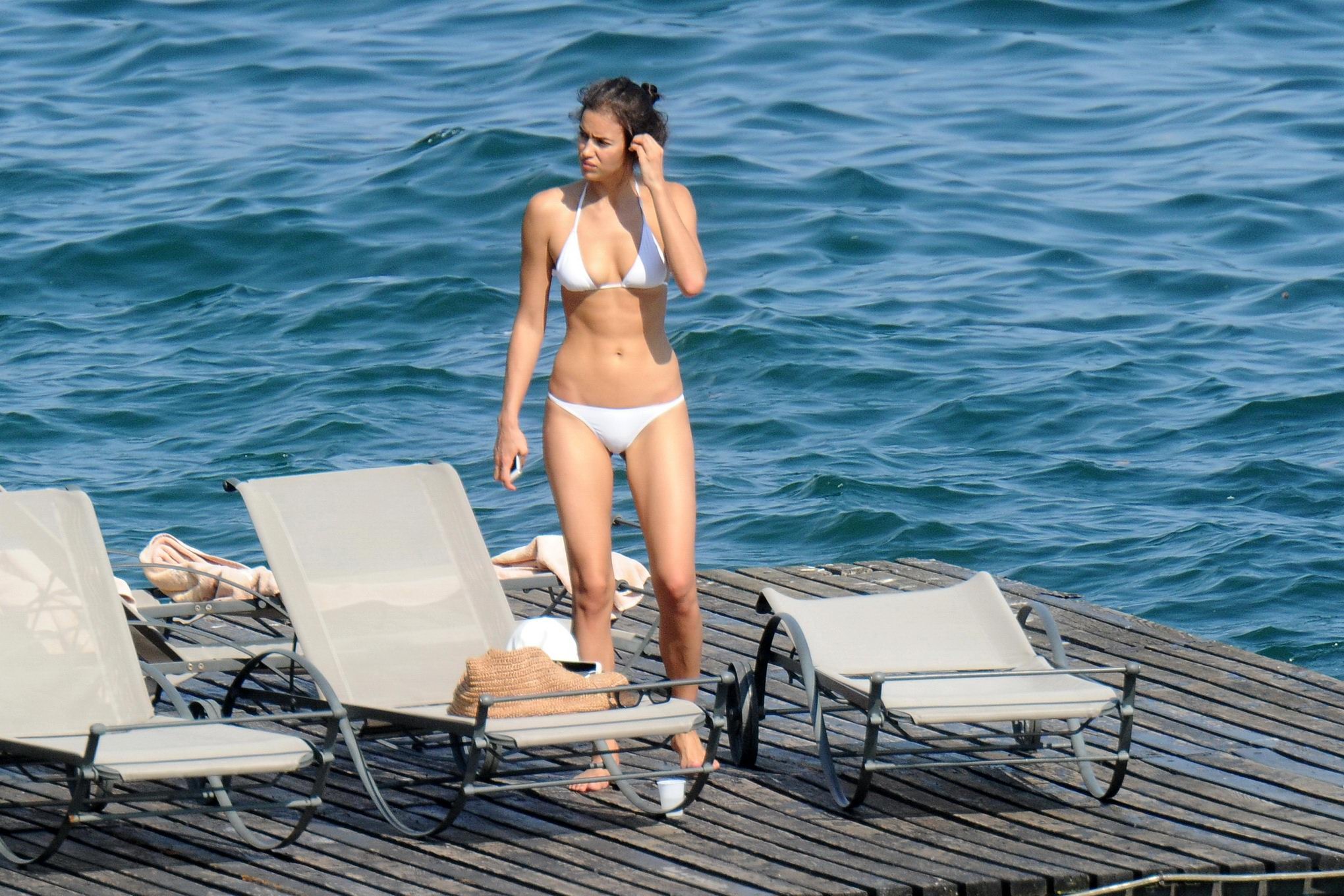 Irina shayk exhibant son corps en bikini en Italie
 #75158008