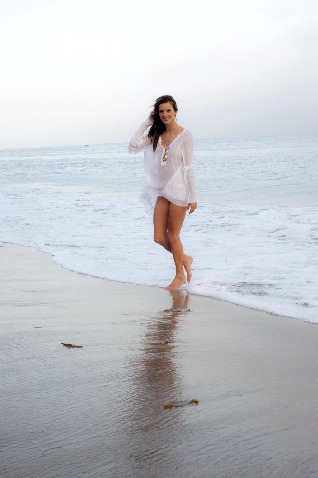 Alessandra ambrosio in sehr heißem Strand-Fotoshooting für den Photofund
 #75332495