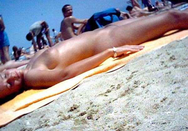 Avertissement - photos et vidéos de nudistes réels et incroyables
 #72275676