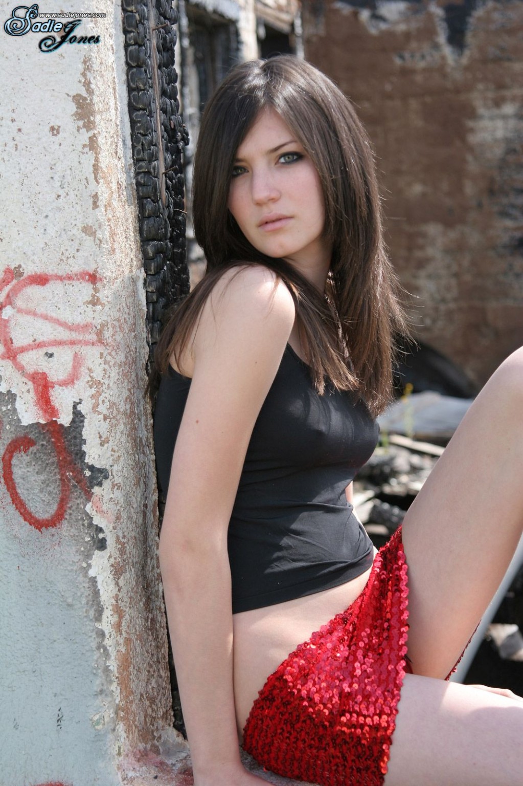 Sadie jones in Minirock und Top
 #75084704