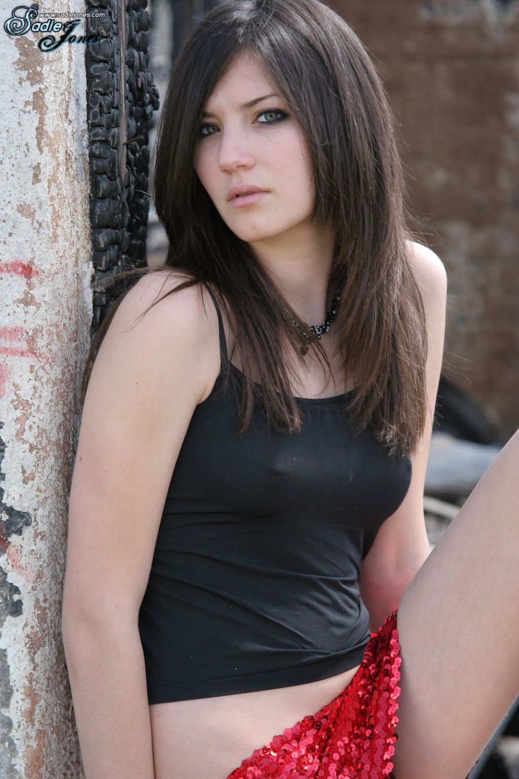 Sadie jones in Minirock und Top
 #75084720