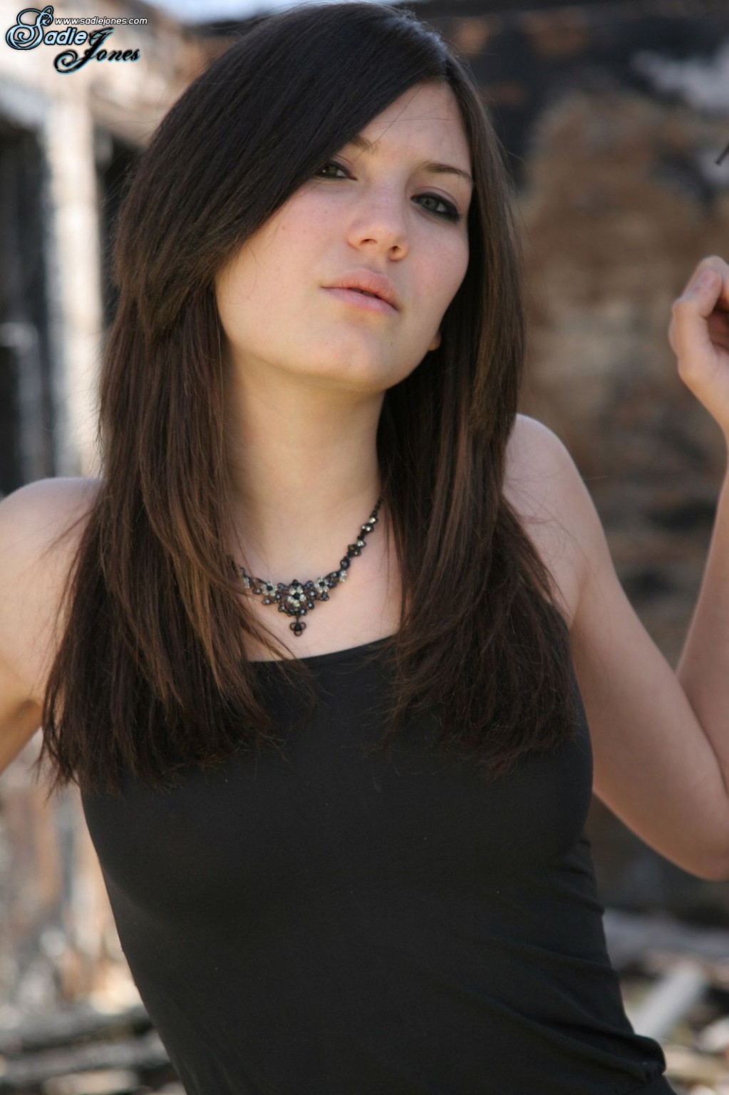 Sadie jones in Minirock und Top
 #75084748