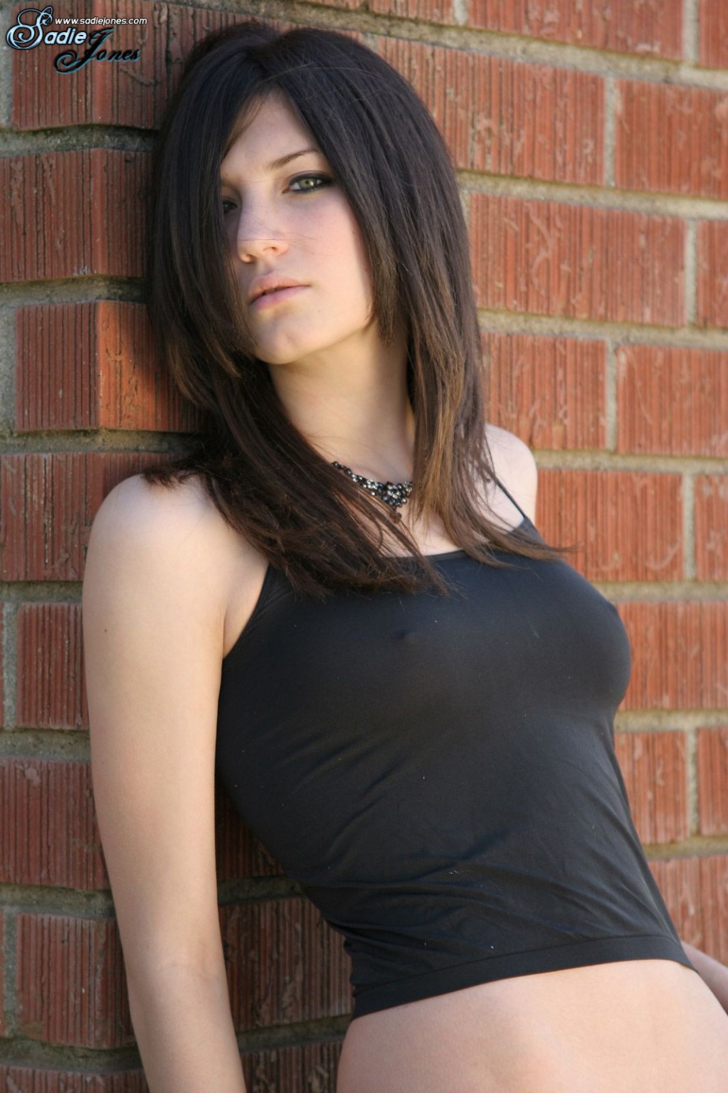Sadie jones in Minirock und Top
 #75084788