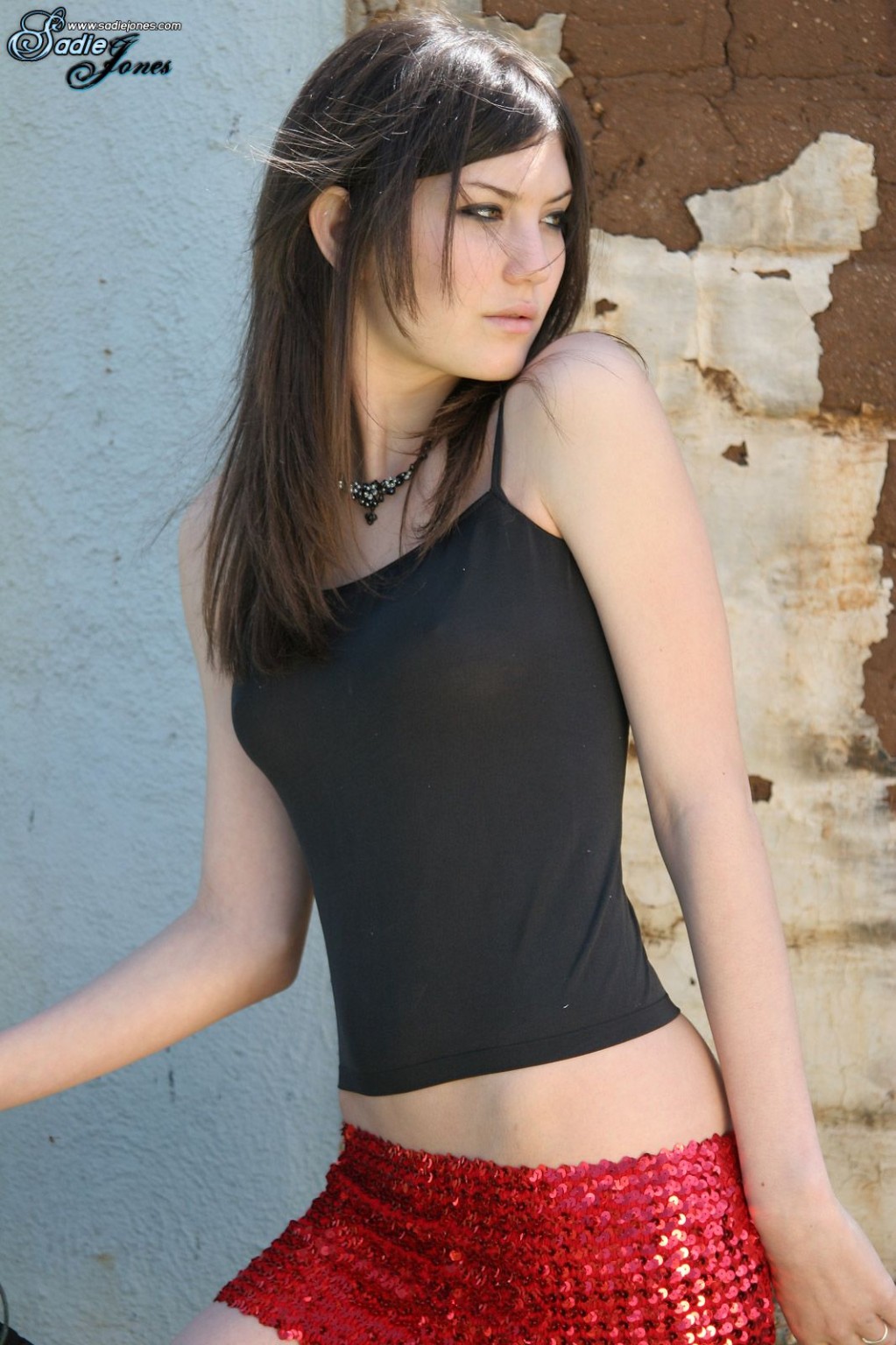 Sadie jones in Minirock und Top
 #75084812