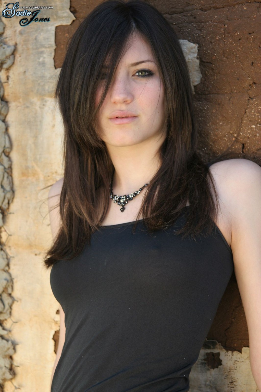 Sadie jones in Minirock und Top
 #75084843