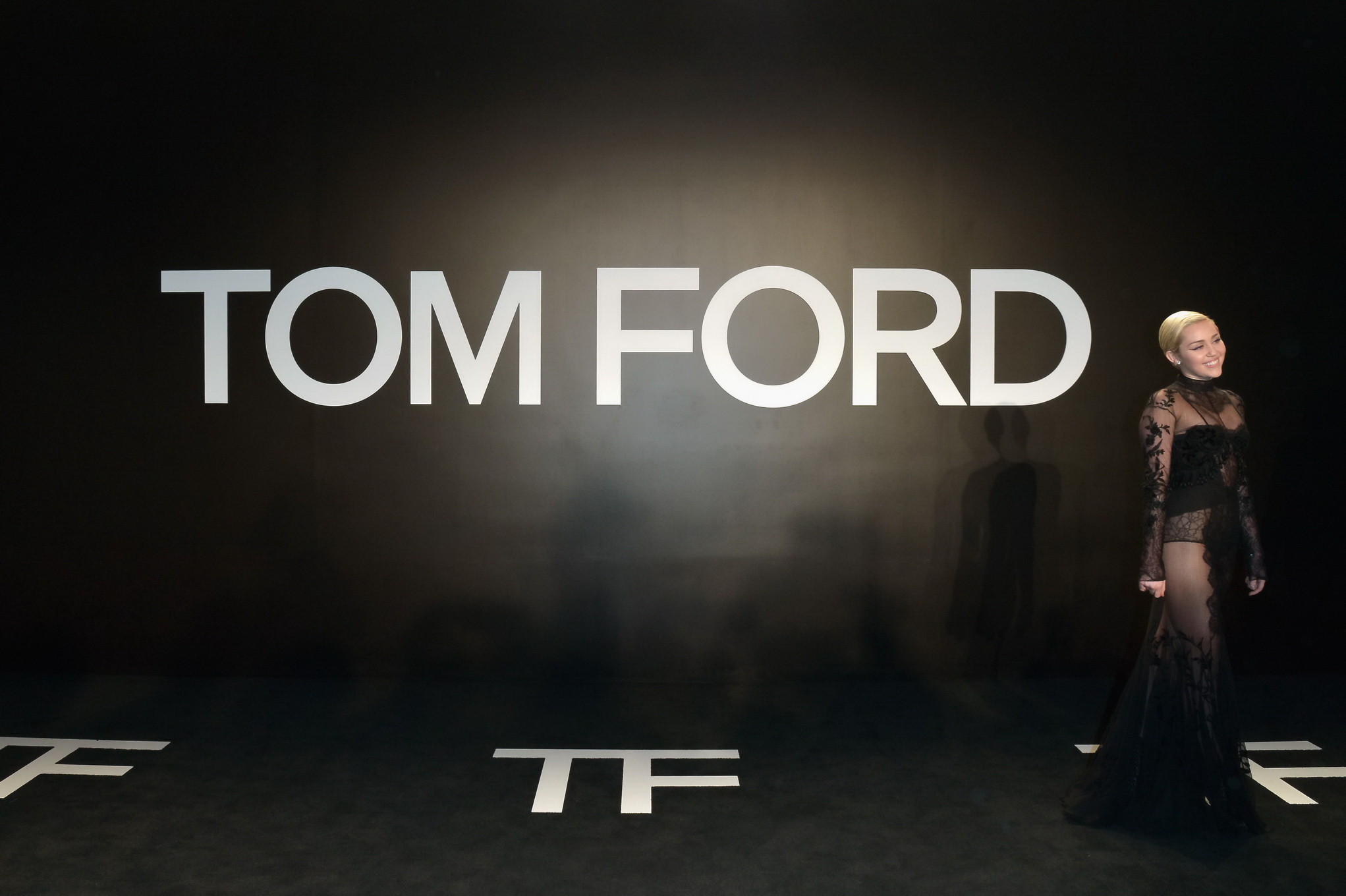 Miley Cyrus trägt durchsichtiges Kleid und Dessous bei Tom Ford 2015 Womenswear c
 #75172206