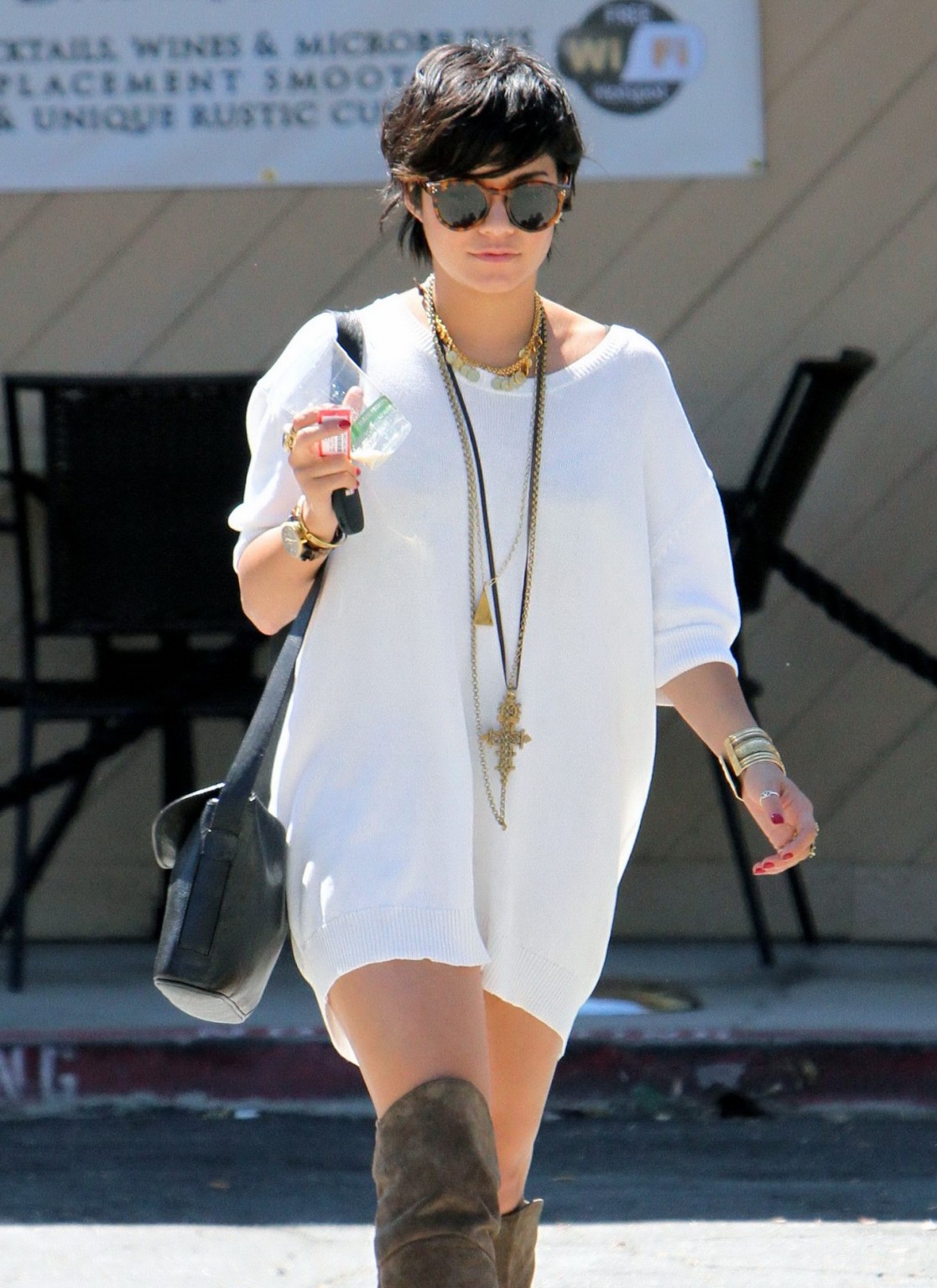 Vanessa hudgens en jambes portant des bottes de danseuse à studio city, Californie
 #75290862