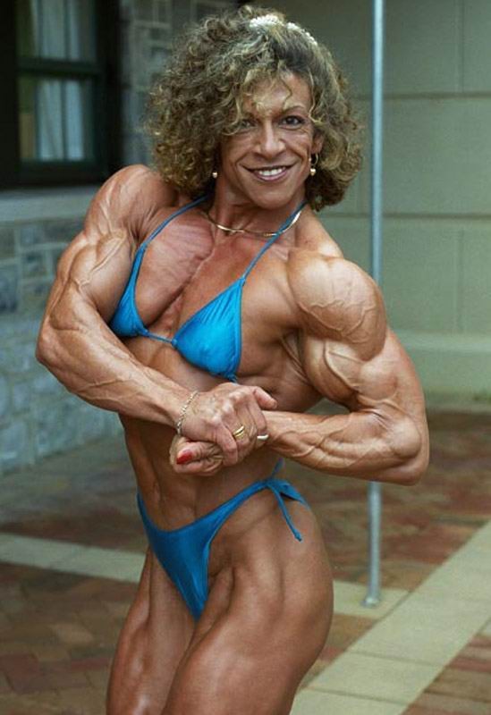 Bodybuilders femminili caldi con muscoli enormi
 #70980659