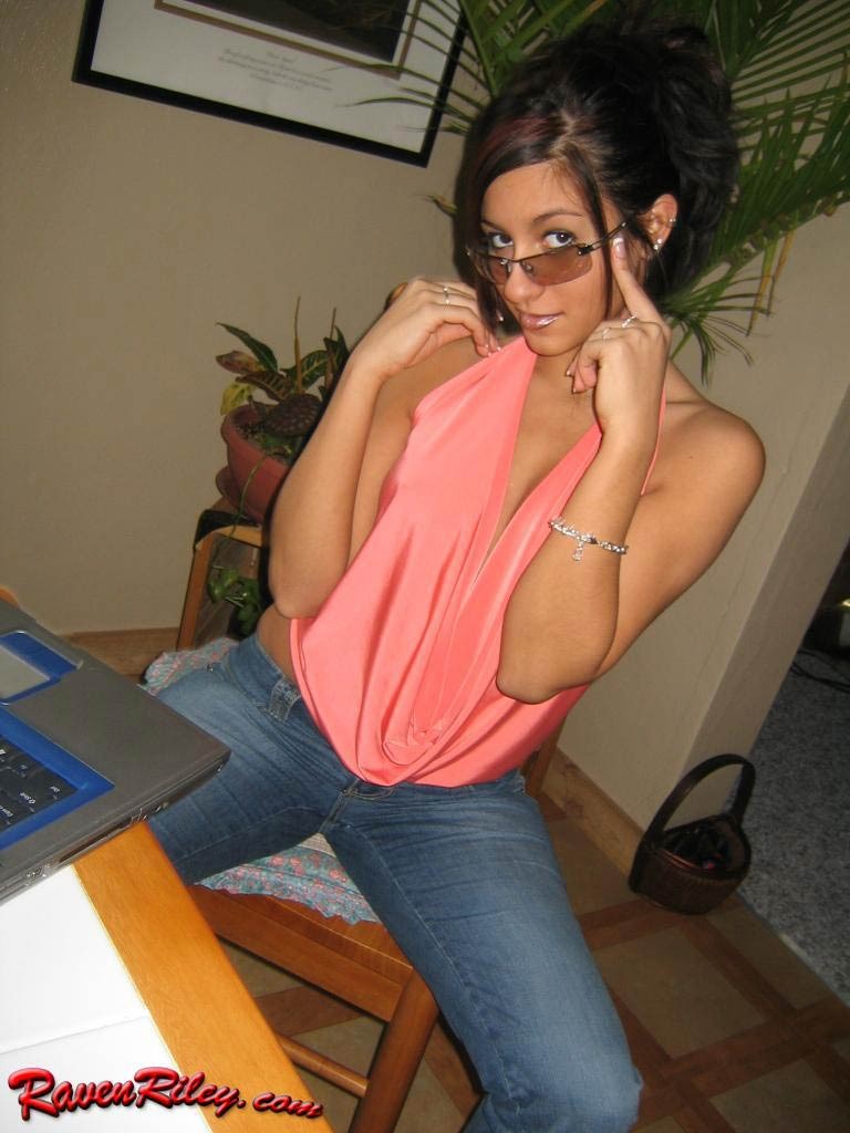 Hot brunette amateur sexteasing at home #75100876
