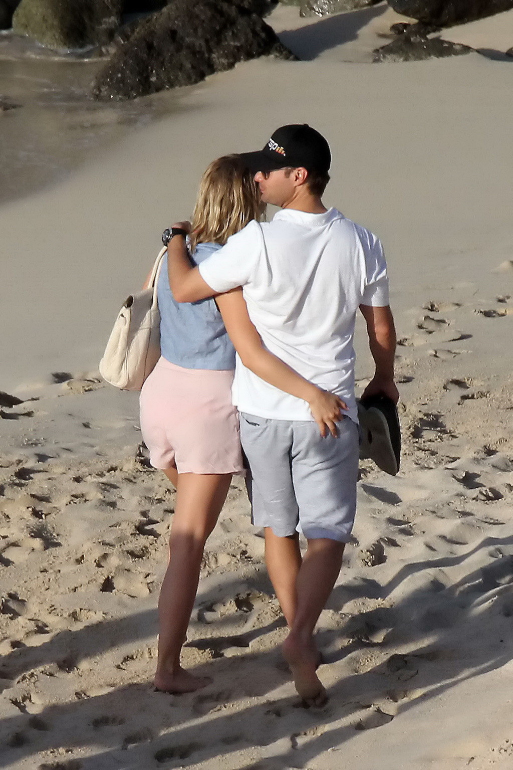 Julianne Hough entblößt ihren sexy Körper in einem winzigen Bikini im Urlaub auf der Oak Isla
 #75255622