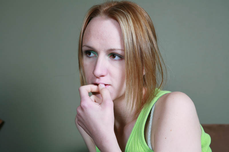 Micky, ... quería sorprender a Rachel un poco., joven curioso en un bronceado verde
 #76692438