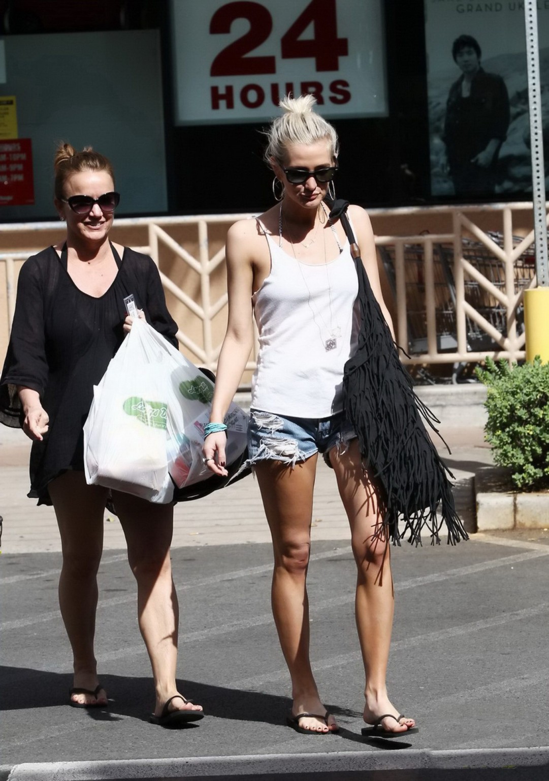 Ashlee Simpson showing off her hot bikini body at the beach in Oahu,Hawaii #75245044