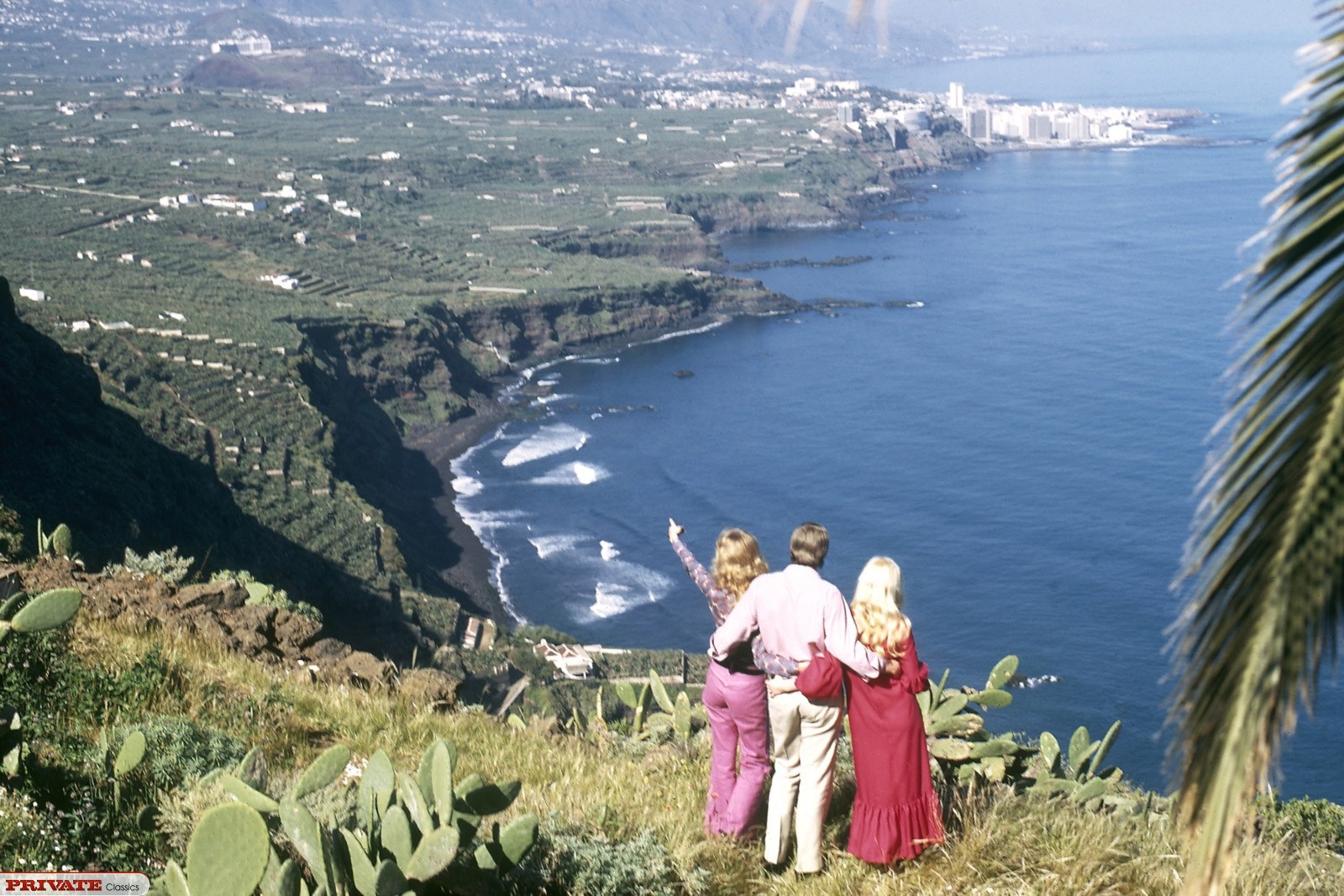 Action sexuelle à trois en plein air avec deux femmes, en vintage
 #67118636