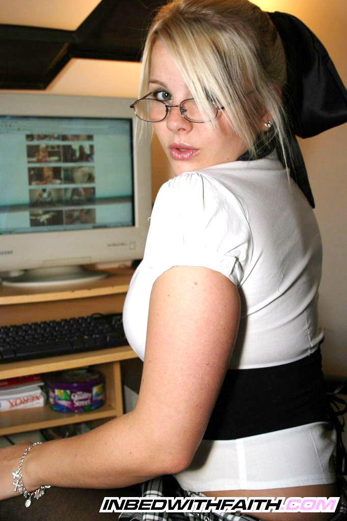 Sexy secretary Faith gets her huge 32GG boobs out in the office! #73859854