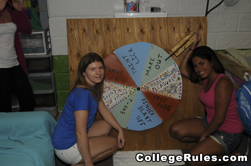 Las putas universitarias cachondas dan un espectáculo
 #79472852