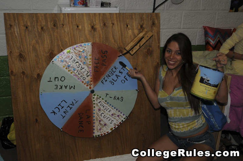 Las putas universitarias cachondas dan un espectáculo
 #79472878