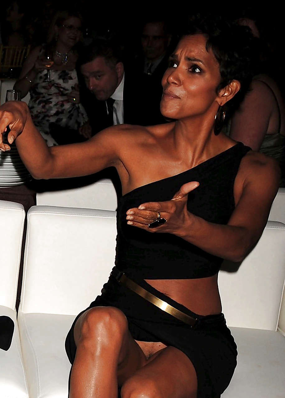 Halle Berry downblouse and showing her pussy and nice tits paparazzi pictures #75295630