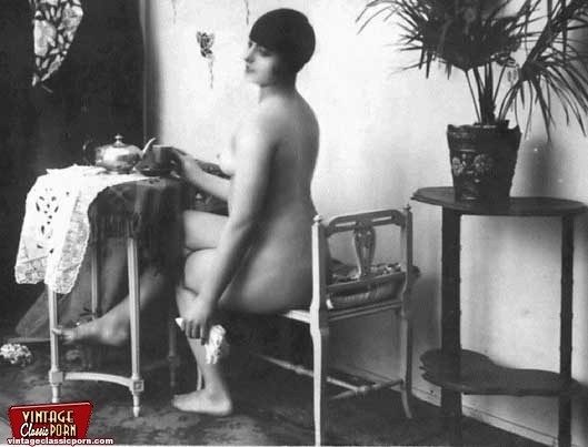 1920年代の身体を見せるフランスのヴィンテージ・レディたち
 #67790504