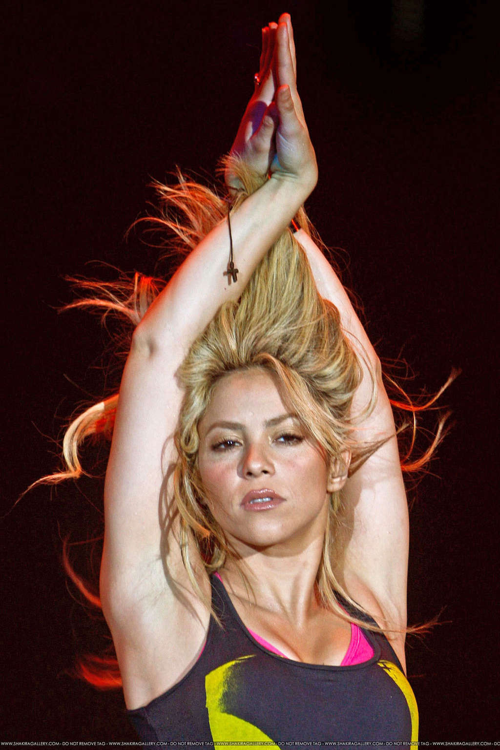 Shakira exposing her fucking sexy body and hot ass on stage #75348588