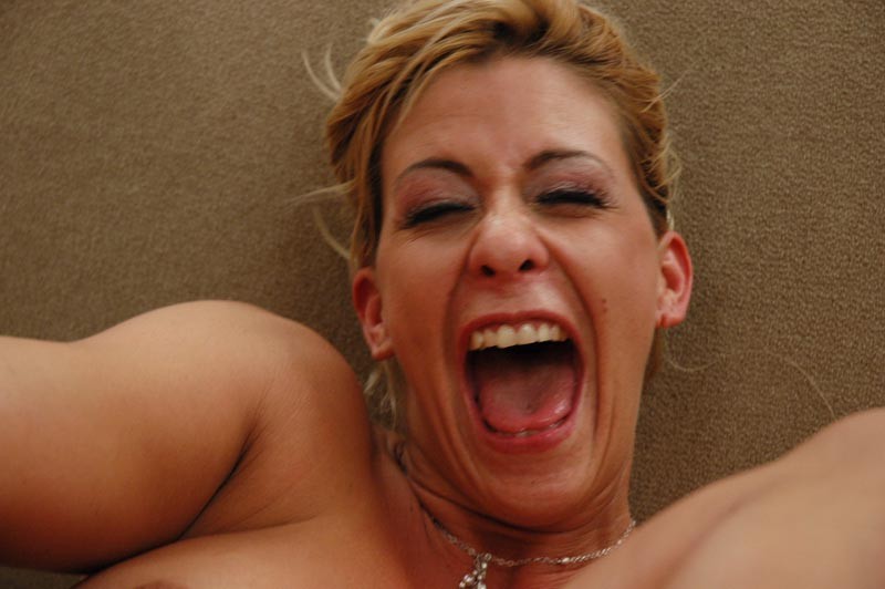 Phyllisha slurps a rigid meat pole.
 #69149673