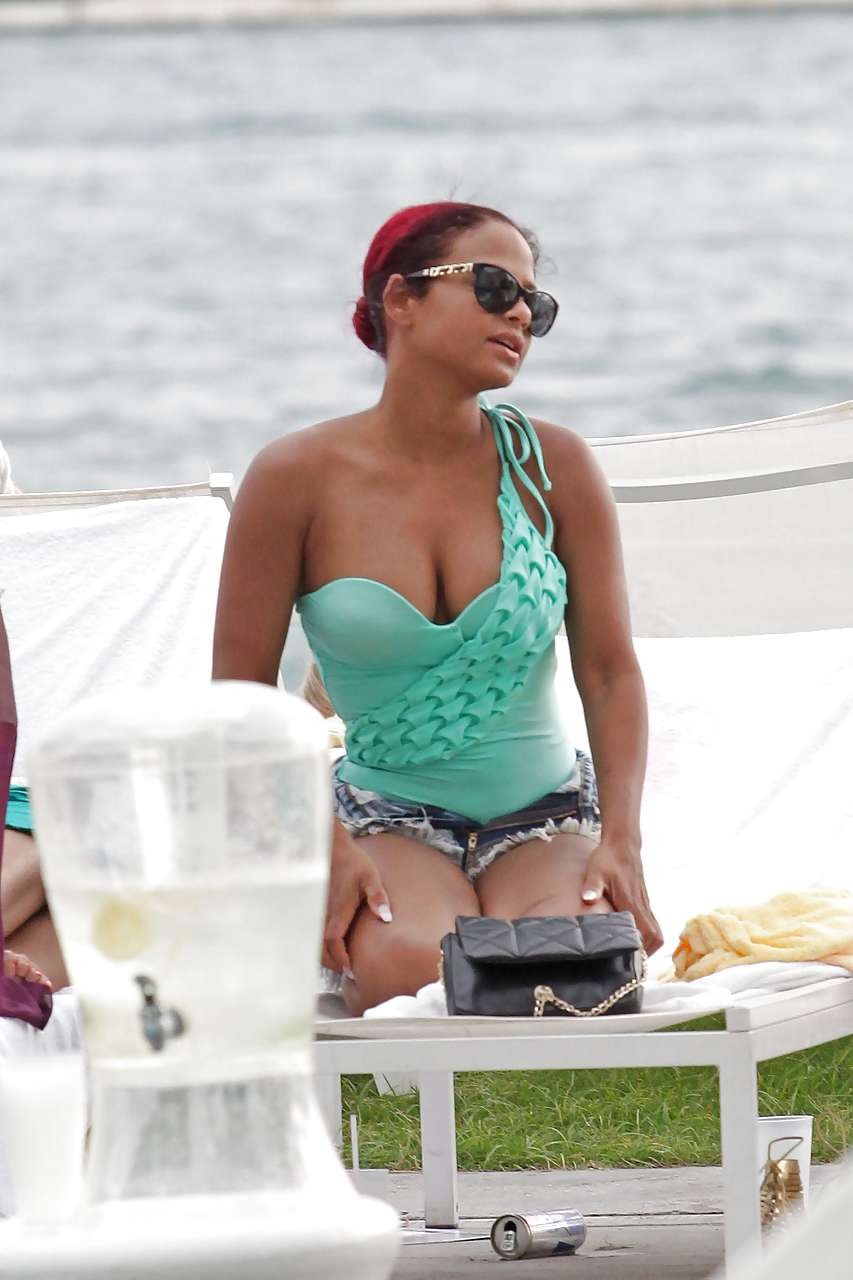 Christina milian zeigt große Brüste und sexy Körper im Bikini #75226430