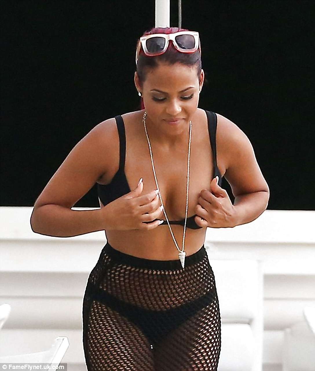 Christina milian muestra sus grandes pechos y su cuerpo sexy en bikini
 #75226503