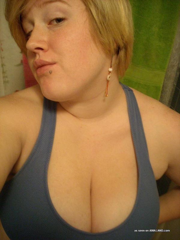 Short-haired BBW camwhoring for her BF #71722448