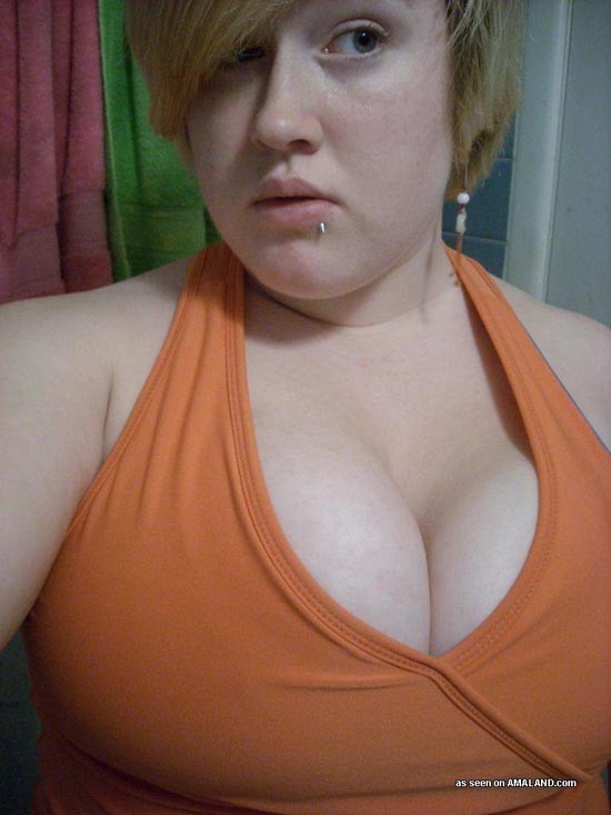 Short-haired BBW camwhoring for her BF #71722467