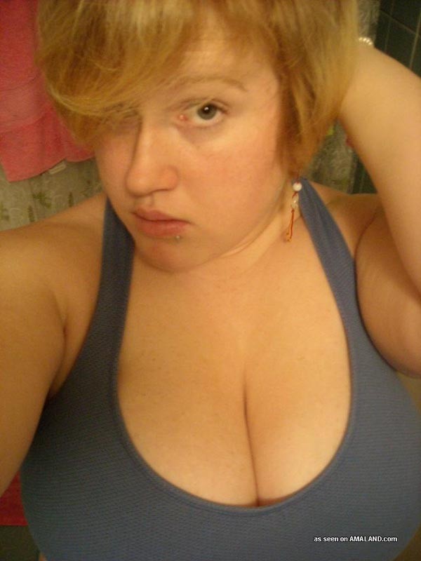 Short-haired BBW camwhoring for her BF #71722524