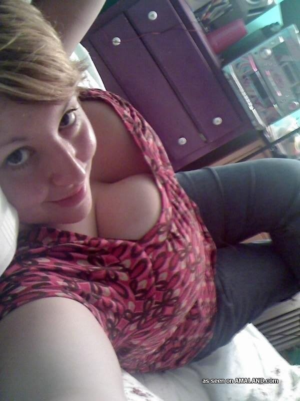 Short-haired BBW camwhoring for her BF #71722529