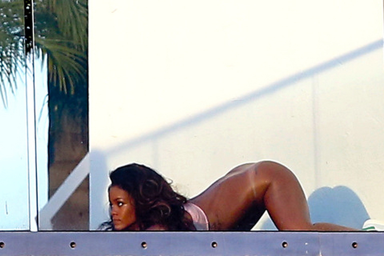 Rihanna che mostra le sue tette e il suo culo nudo in lui magazine
 #75197834
