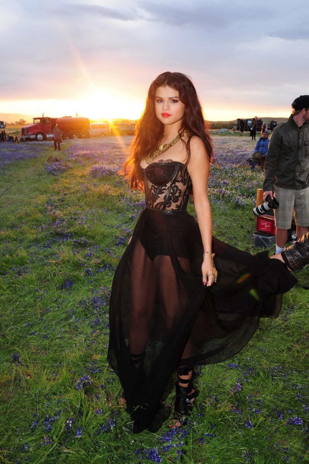 Selena Gomez durchsichtig bis auf die Unterwäsche beim Dreh des neuen Musikvideos
 #75232848