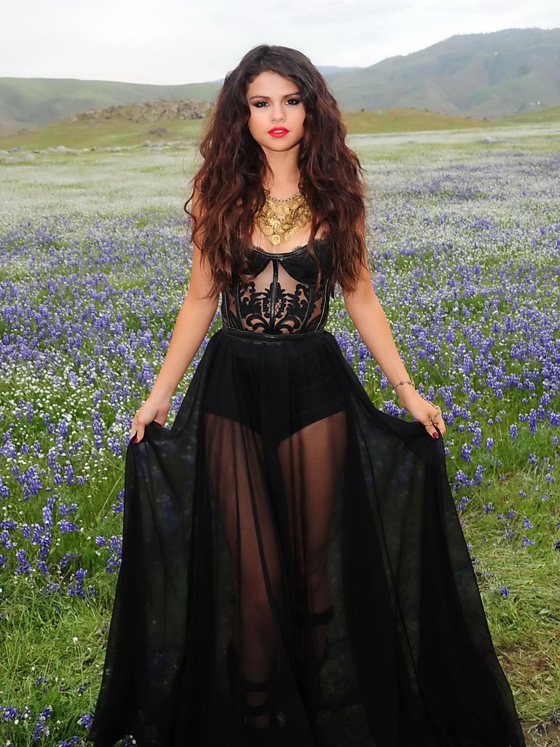 Selena Gomez see-through fino alla biancheria intima durante le riprese del nuovo video musicale
 #75232877