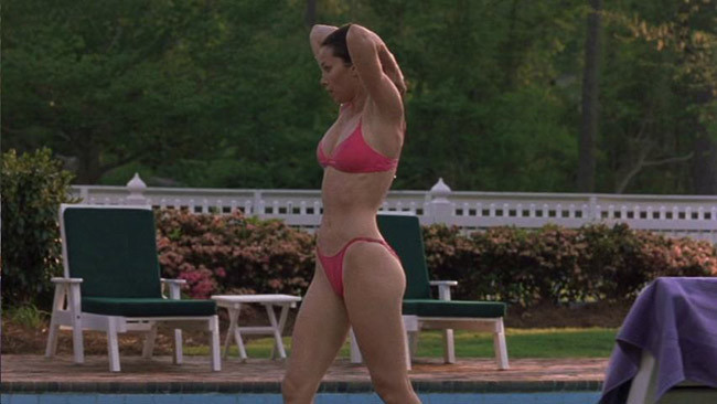 Jessica Biel springt im Pool
 #75443886