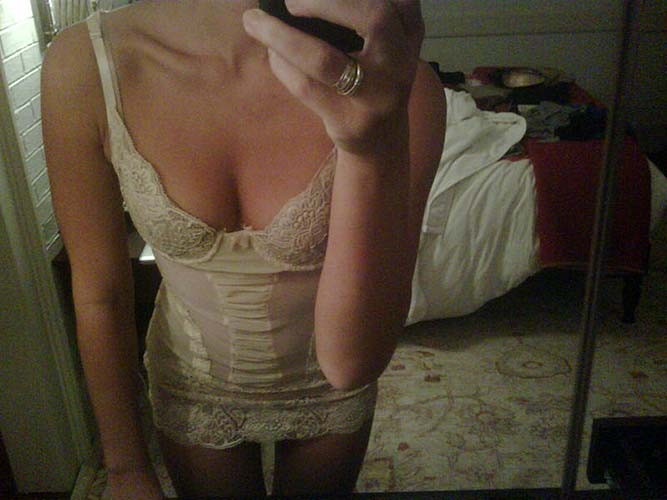 Olivia Munn exposing totally nude body on stolen private photos #75253248