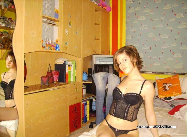 Amateur teen girlfriend spreads and sucks cock in homemade pix #79455059