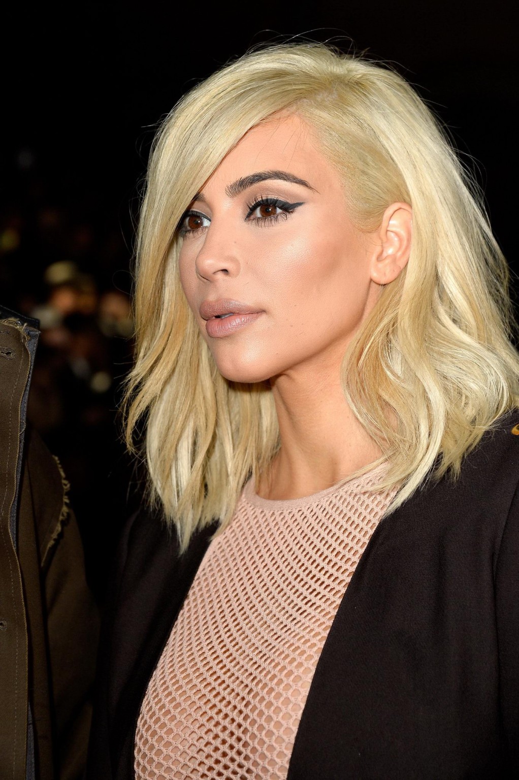 Kim Kardashian zeigt ihre riesigen Brüste braless in einem Fischnetz-Kleid auf der Lanvin
 #75170743